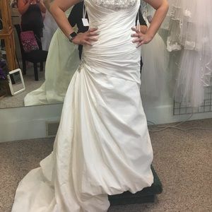 Brand-new wedding dress